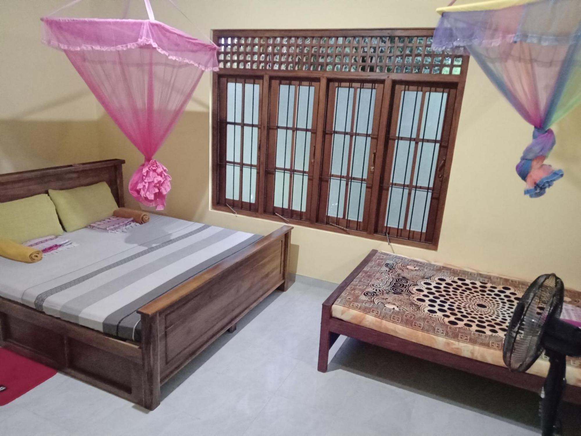 Jungle Village Homestay Pinnawala  Chambre photo
